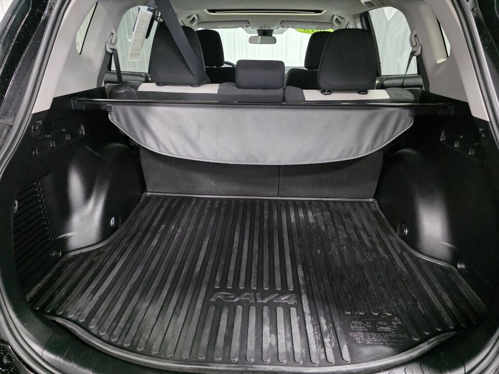 Used 2018 Toyota RAV4 XLE w/ Plus Extra Value Package AWD/4WD image 11