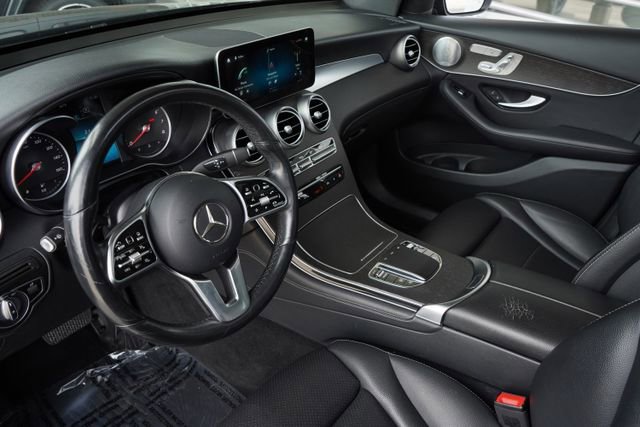 Used 2020 Mercedes-Benz GLC 300 4MATIC image 2