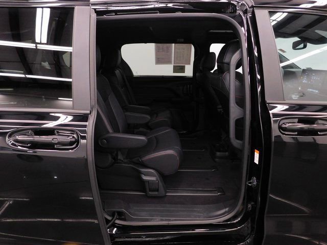 Used 2025 Toyota Sienna XSE image 28