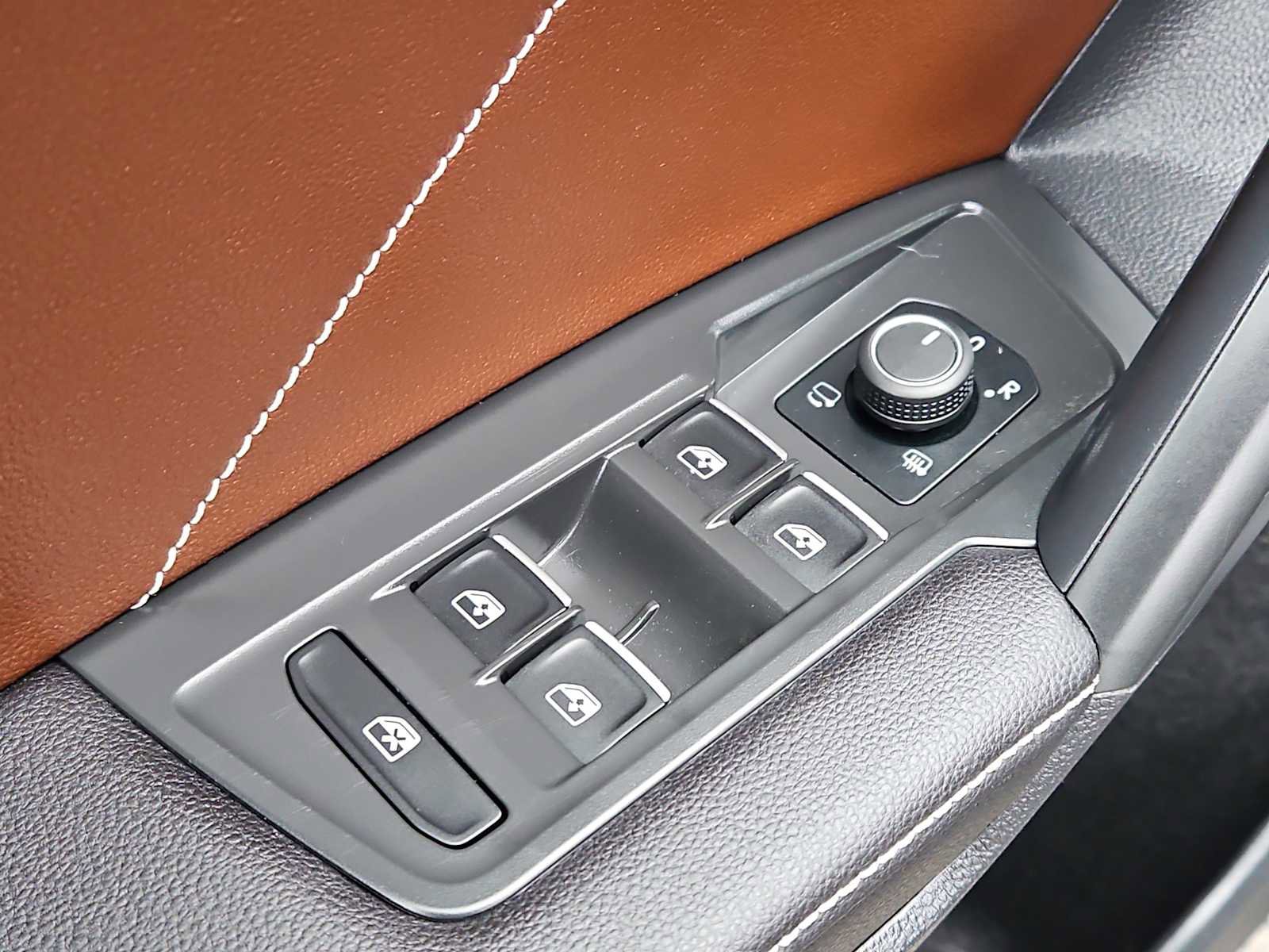 Certified 2023 Volkswagen Tiguan SEL R-Line AWD/4WD image 31