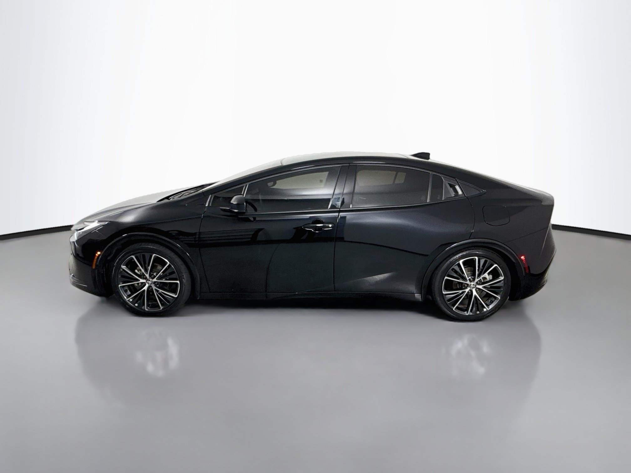 Used 2024 Toyota Prius Limited w/ Limited Premium Package FWD image 4