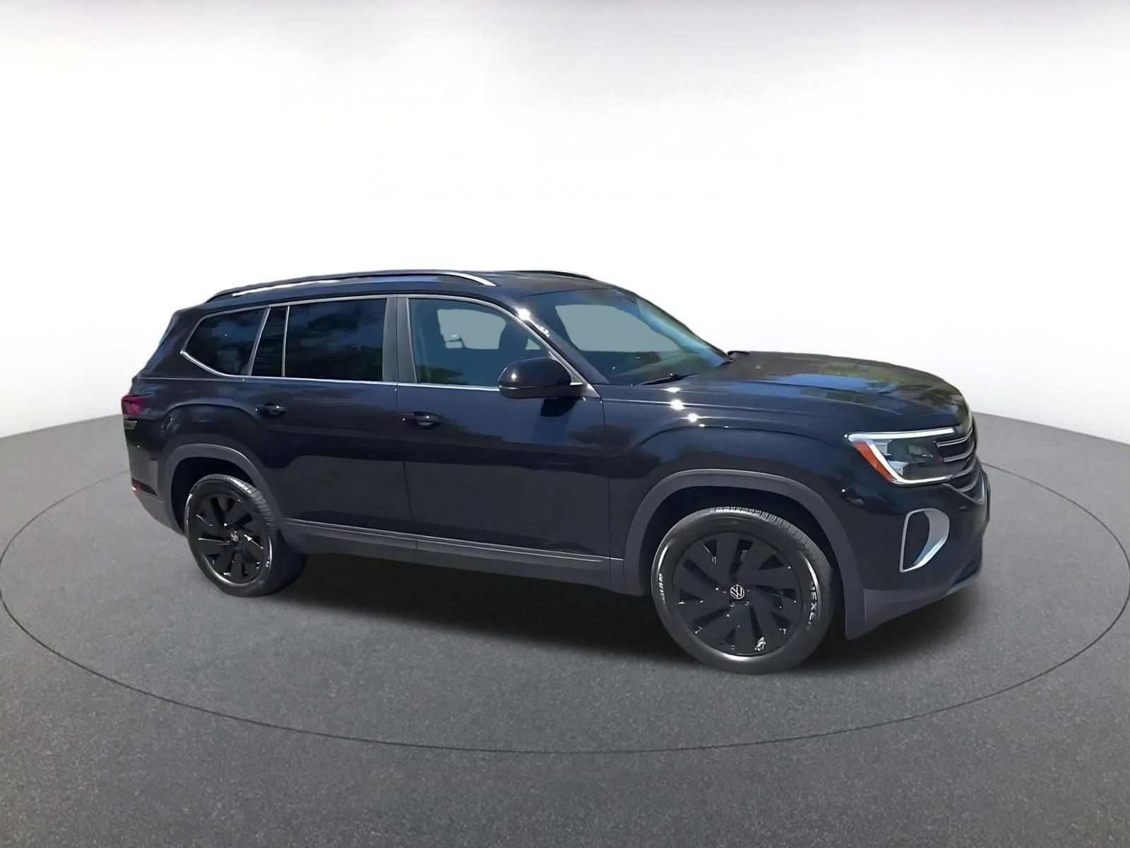 Used 2026 Volkswagen Atlas SE FWD image 2