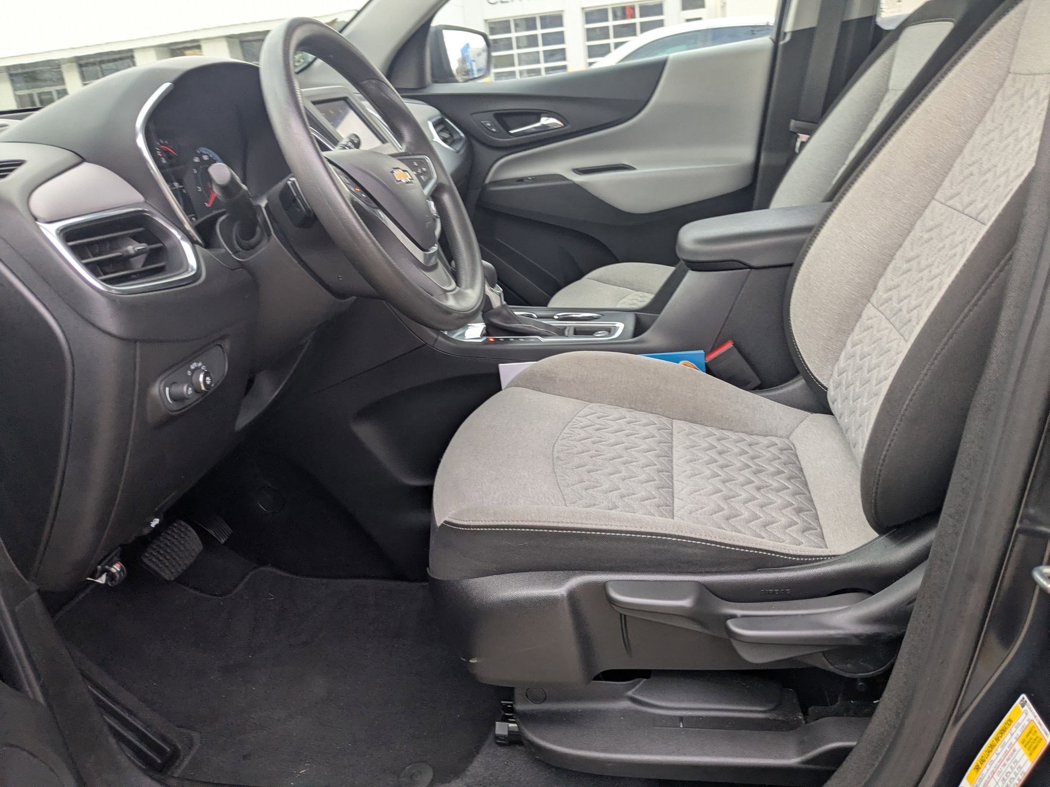 Used 2022 Chevrolet Equinox LS image 17