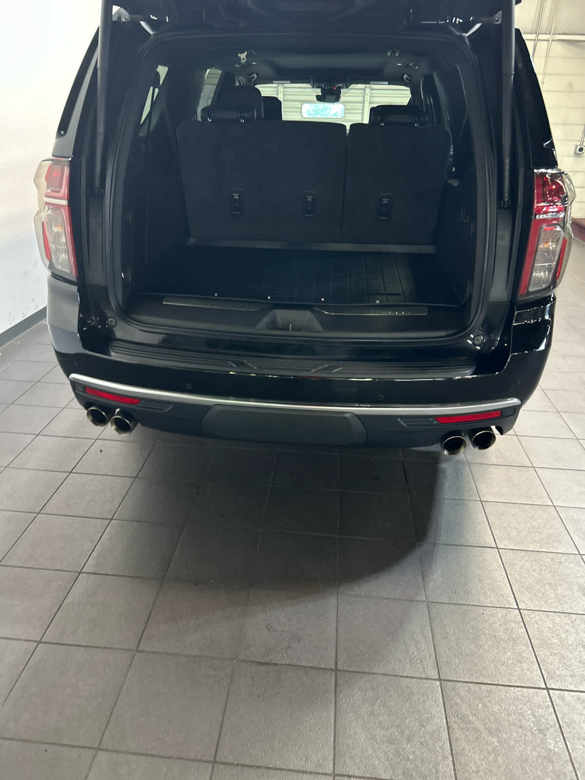 Used 2024 Chevrolet Suburban High Country AWD/4WD image 14