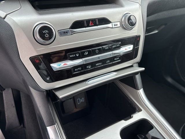 Used 2022 Ford Explorer XLT w/ Equipment Group 202A image 25