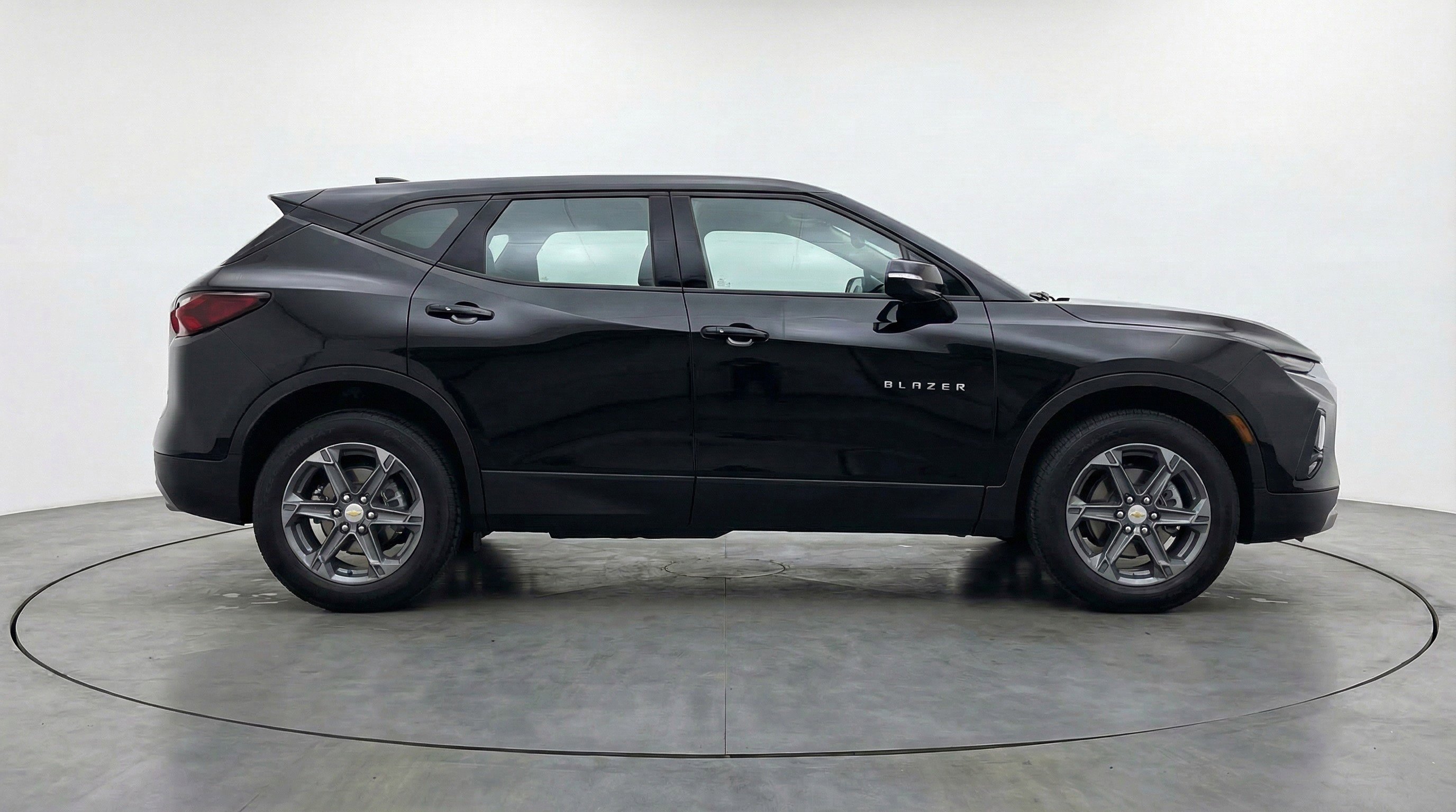 Used 2025 Chevrolet Blazer LT FWD image 11