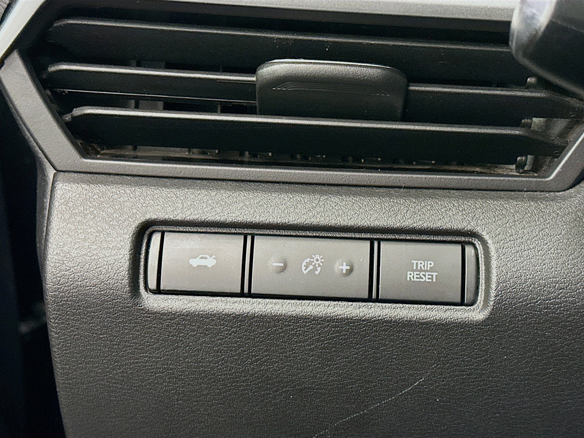 Used 2025 Nissan Altima 2.5 SV FWD image 17