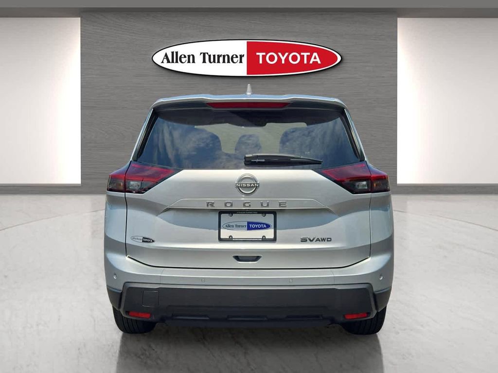 Used 2024 Nissan Rogue SV AWD/4WD image 7
