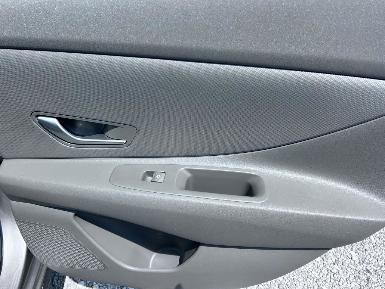 Used 2023 Hyundai Elantra SEL FWD image 13