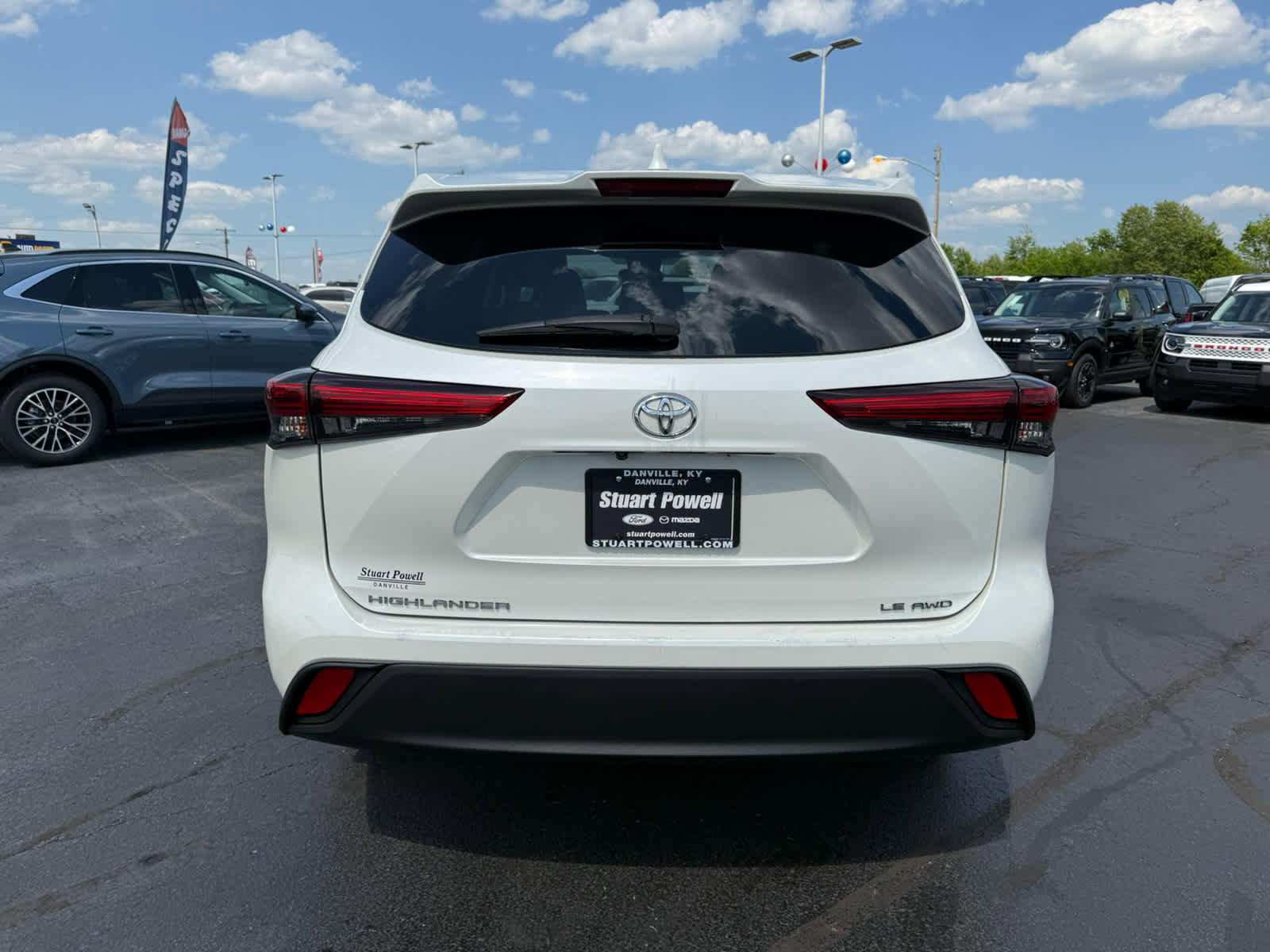 Used 2020 Toyota Highlander LE AWD/4WD image 23