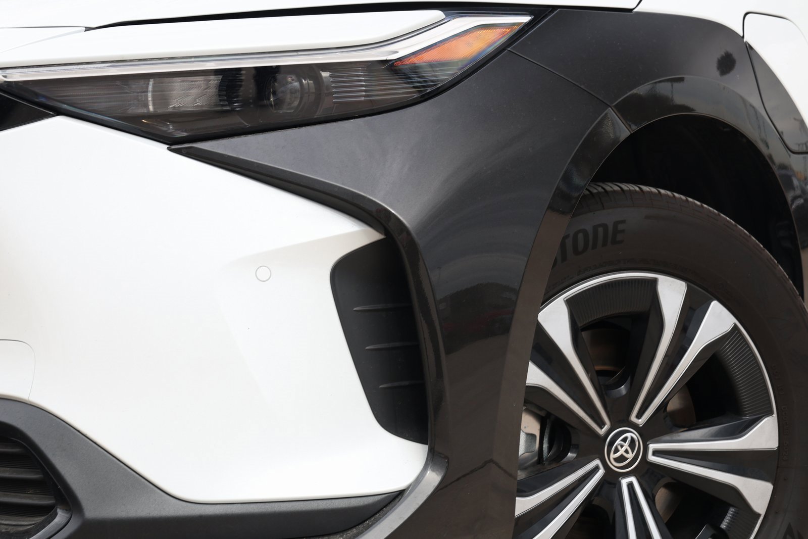 Used 2025 Toyota bZ4X AWD image 12