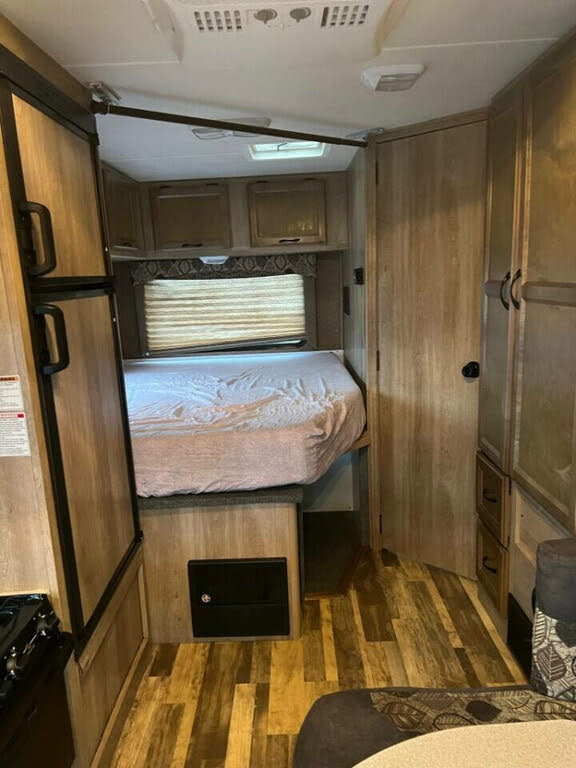 Used 2014 Ford E-350 and Econoline 350 Super Duty image 10