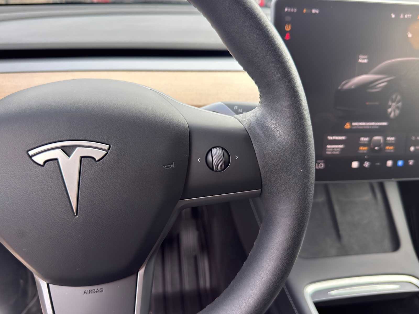 Used 2023 Tesla Model Y Long Range AWD/4WD image 26