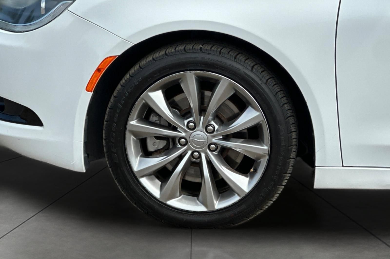 Used 2015 Chrysler 200 S FWD image 29