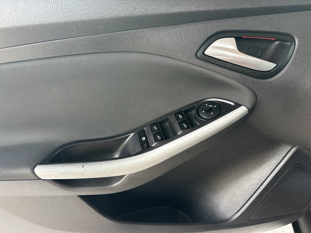 Used 2014 Ford Focus SE w/ Equipment Group 201A FWD image 9