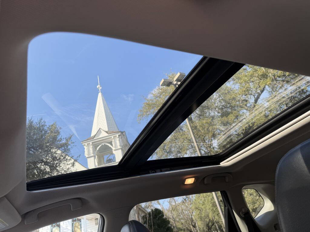 Used 2017 Nissan Rogue SL w/ SL Premium Package FWD image 15