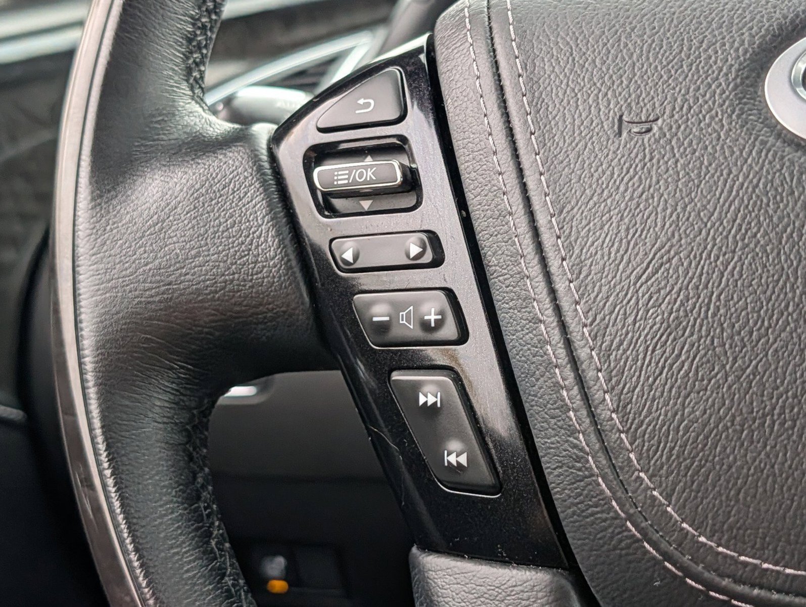 Used 2024 INFINITI QX80 Sensory AWD/4WD image 38
