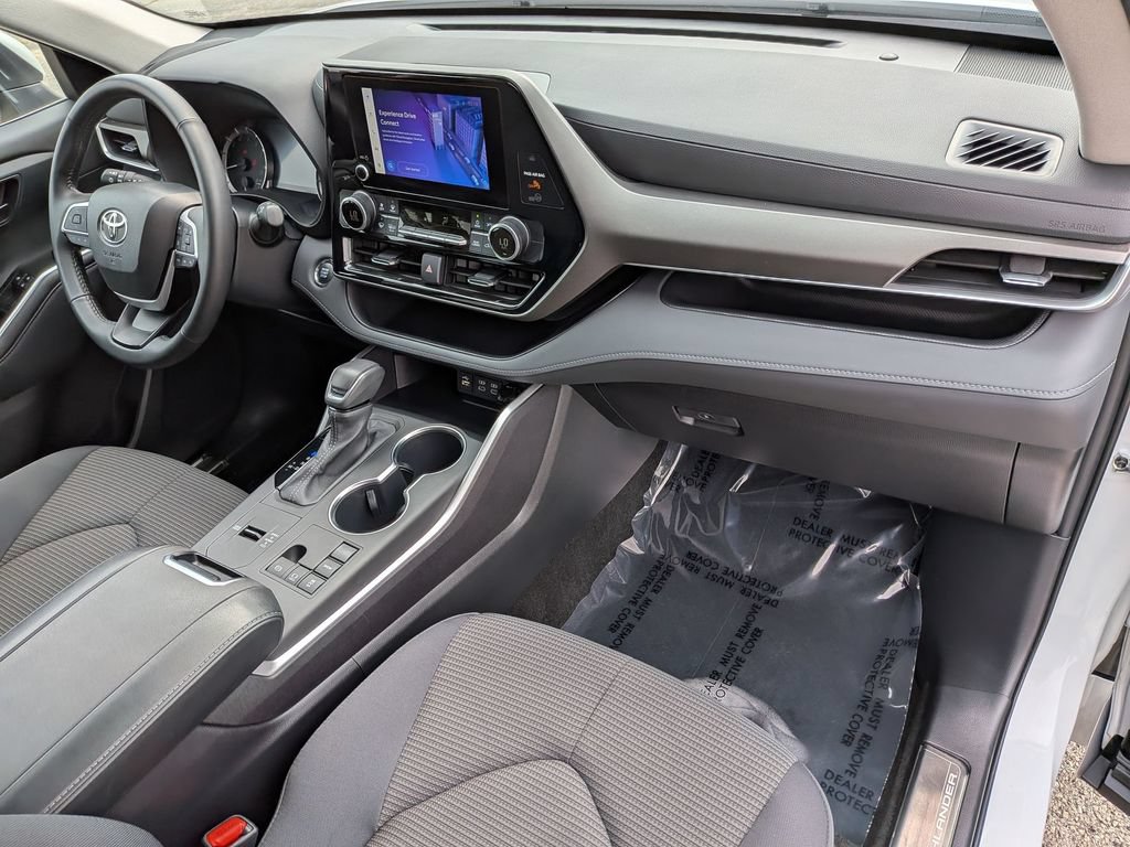 Used 2023 Toyota Highlander LE FWD image 35