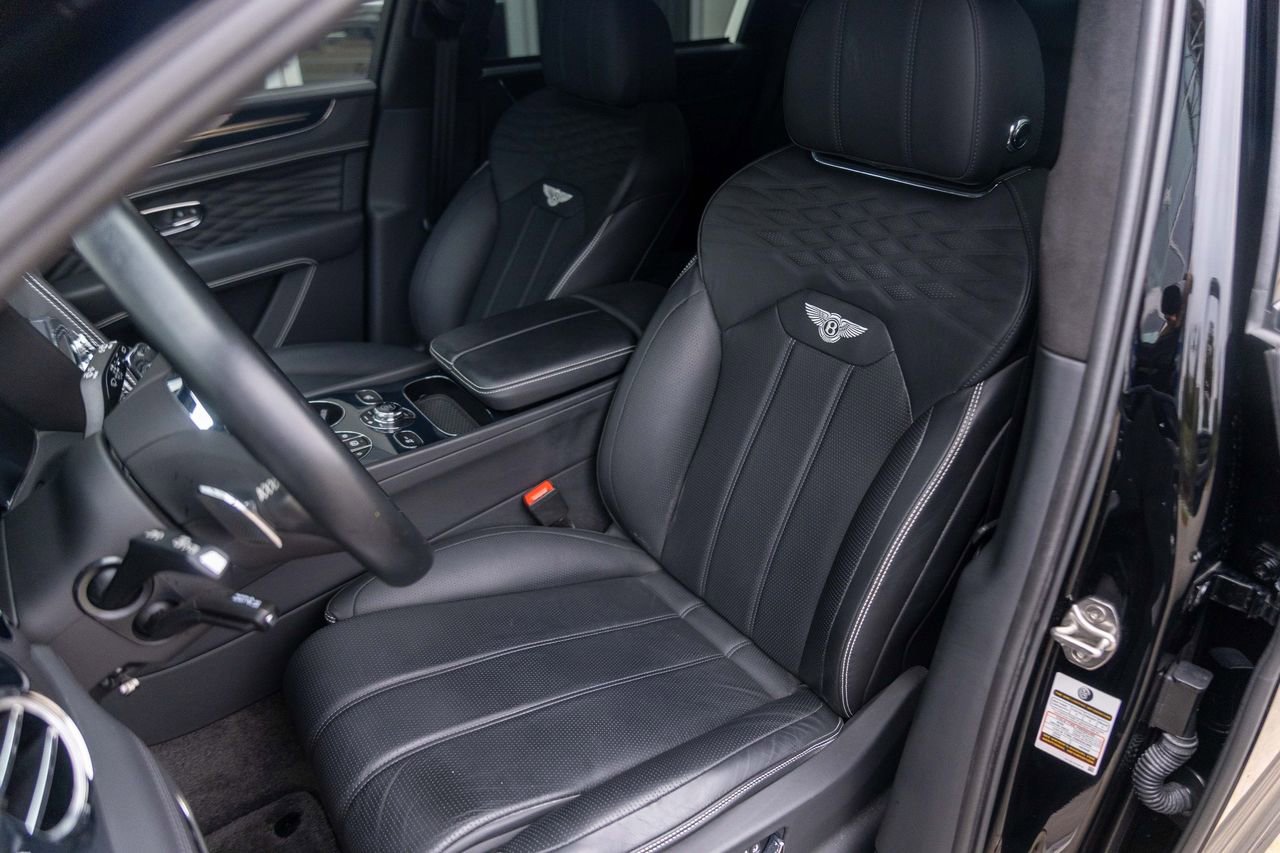 Used 2024 Bentley Bentayga AWD/4WD image 20