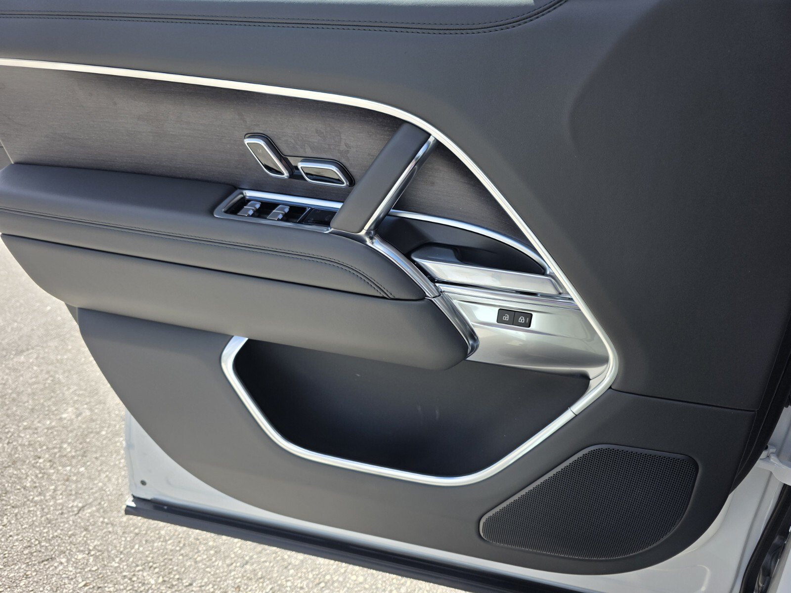 New 2027 Land Rover Range Rover SE AWD/4WD image 17