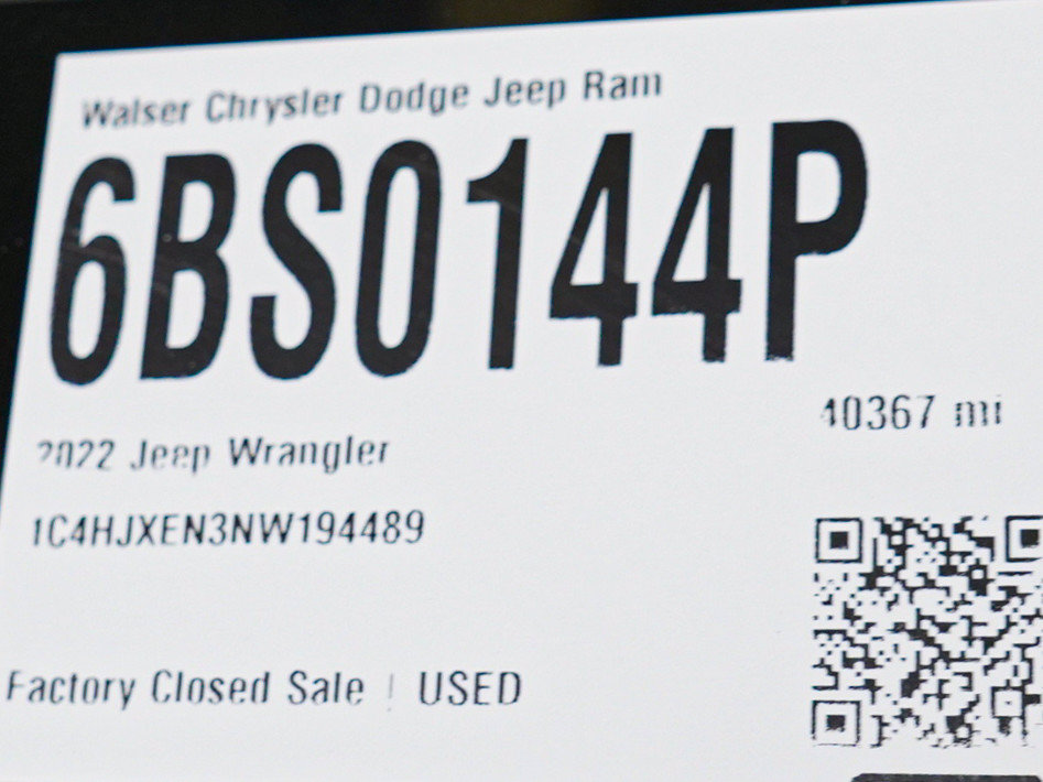 Used 2022 Jeep Wrangler Unlimited Sahara w/ Cold Weather Group AWD/4WD image 30