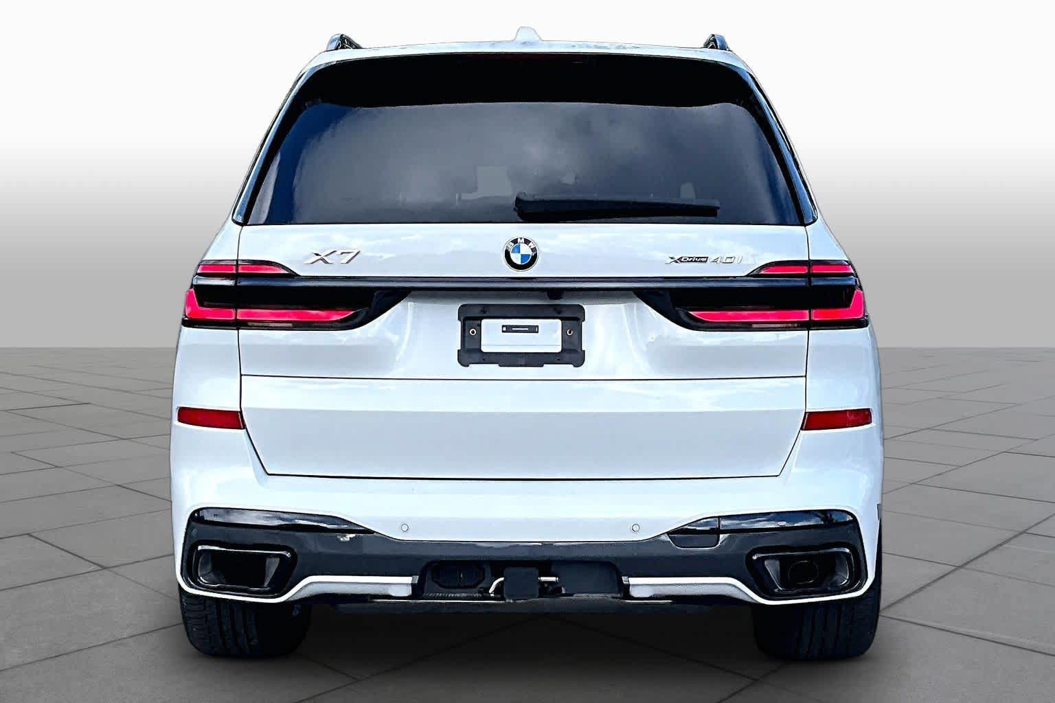 Used 2025 BMW X7 xDrive40i w/ M Sport Package AWD/4WD image 5