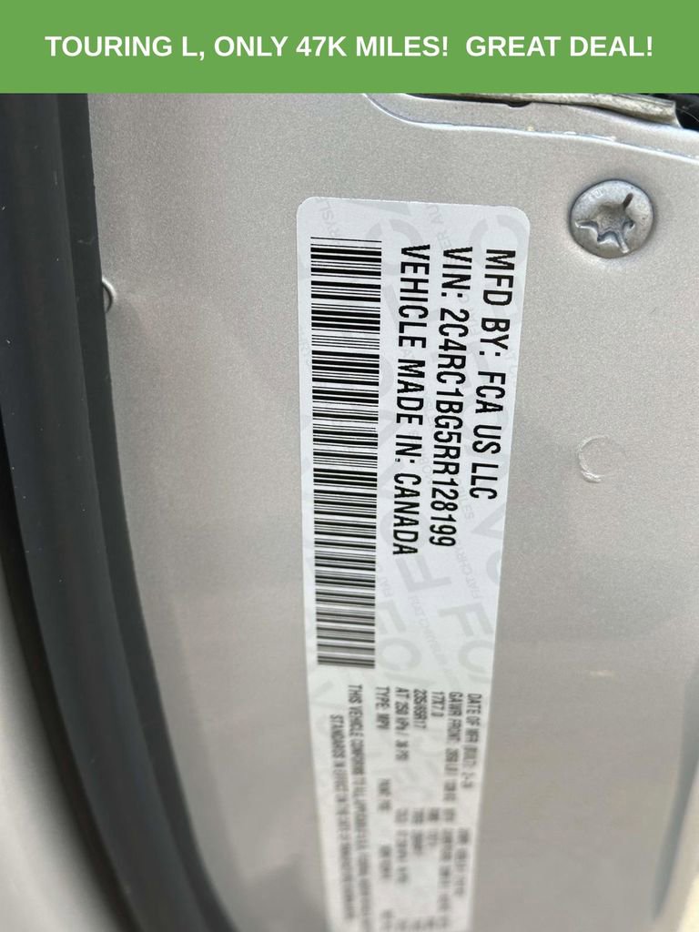 Used 2024 Chrysler Pacifica Touring-L FWD image 31