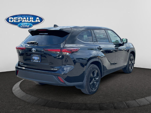 Used 2024 Toyota Highlander LE AWD/4WD image 7