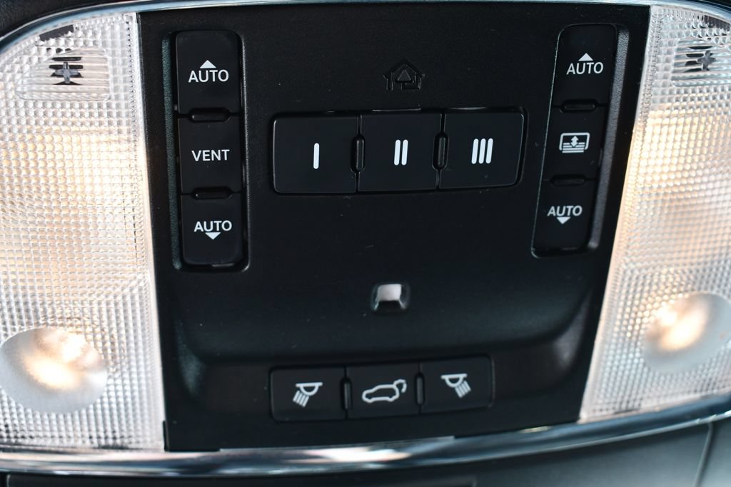 Used 2020 Jeep Grand Cherokee Overland AWD/4WD image 36