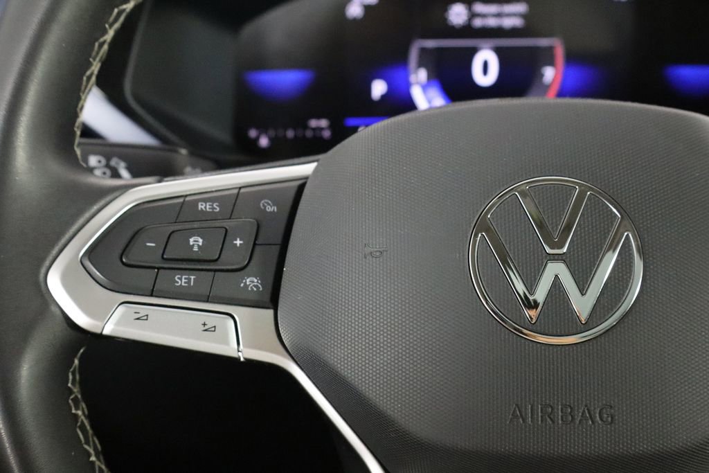 Used 2023 Volkswagen Taos SE w/ Panoramic Sunroof Package image 8