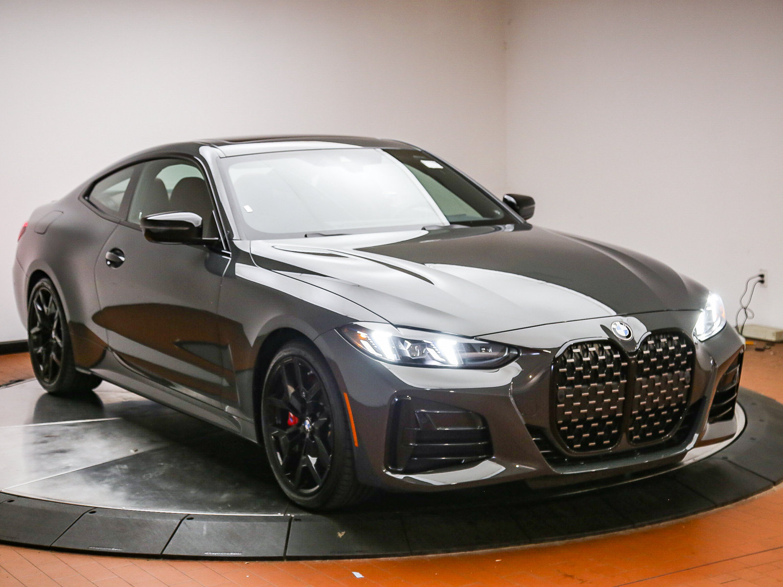 Used 2026 BMW 430i Coupe w/ M Sport Package RWD image 3