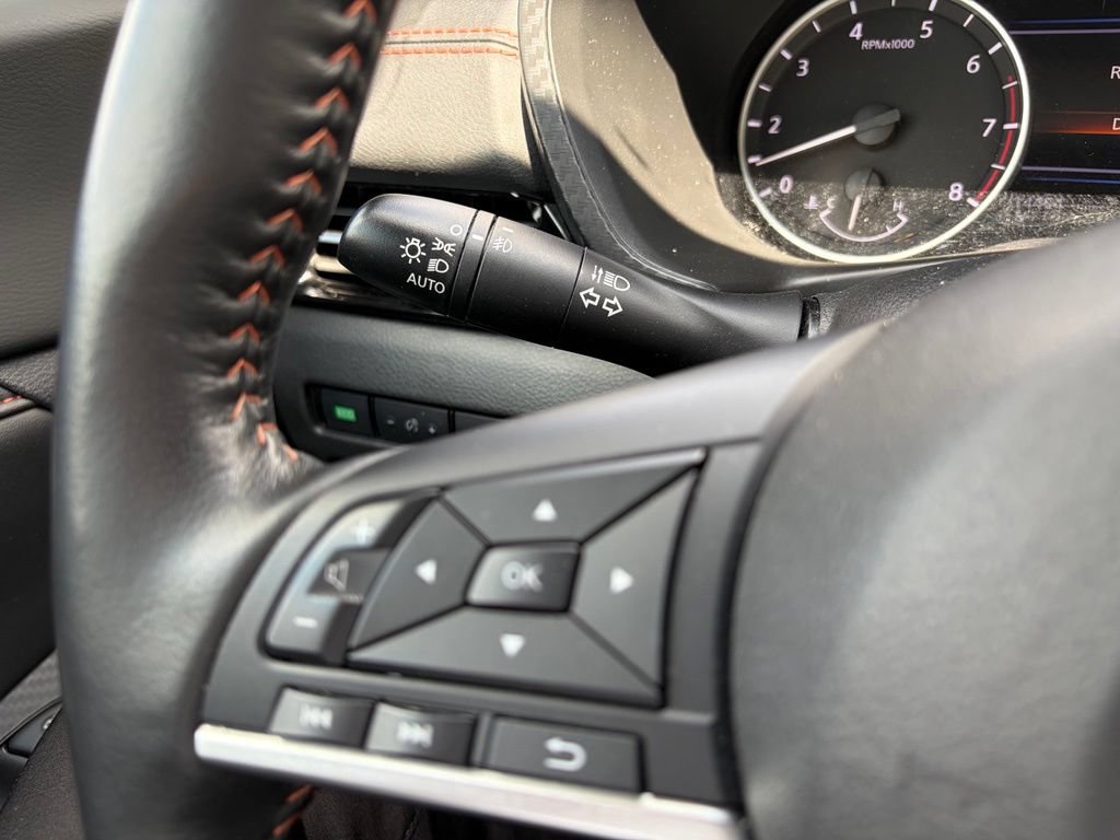 Used 2023 Nissan Sentra SR w/ SR Premium Package FWD image 27