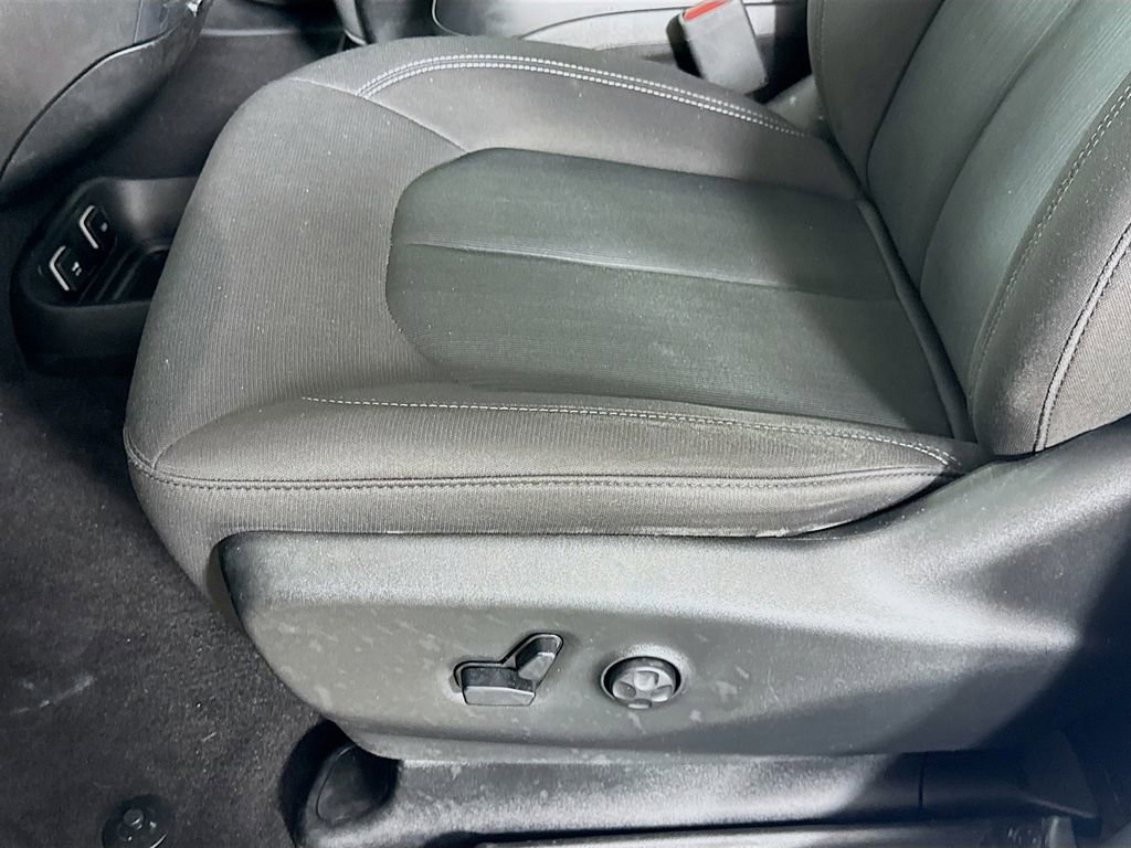 Used 2019 Chrysler Pacifica Touring Plus w/ Advanced Safetytec Group image 23