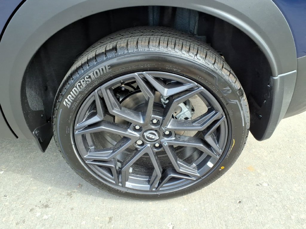 New 2027 Nissan Kicks SR w/ Cold Weather Package FWD image 13