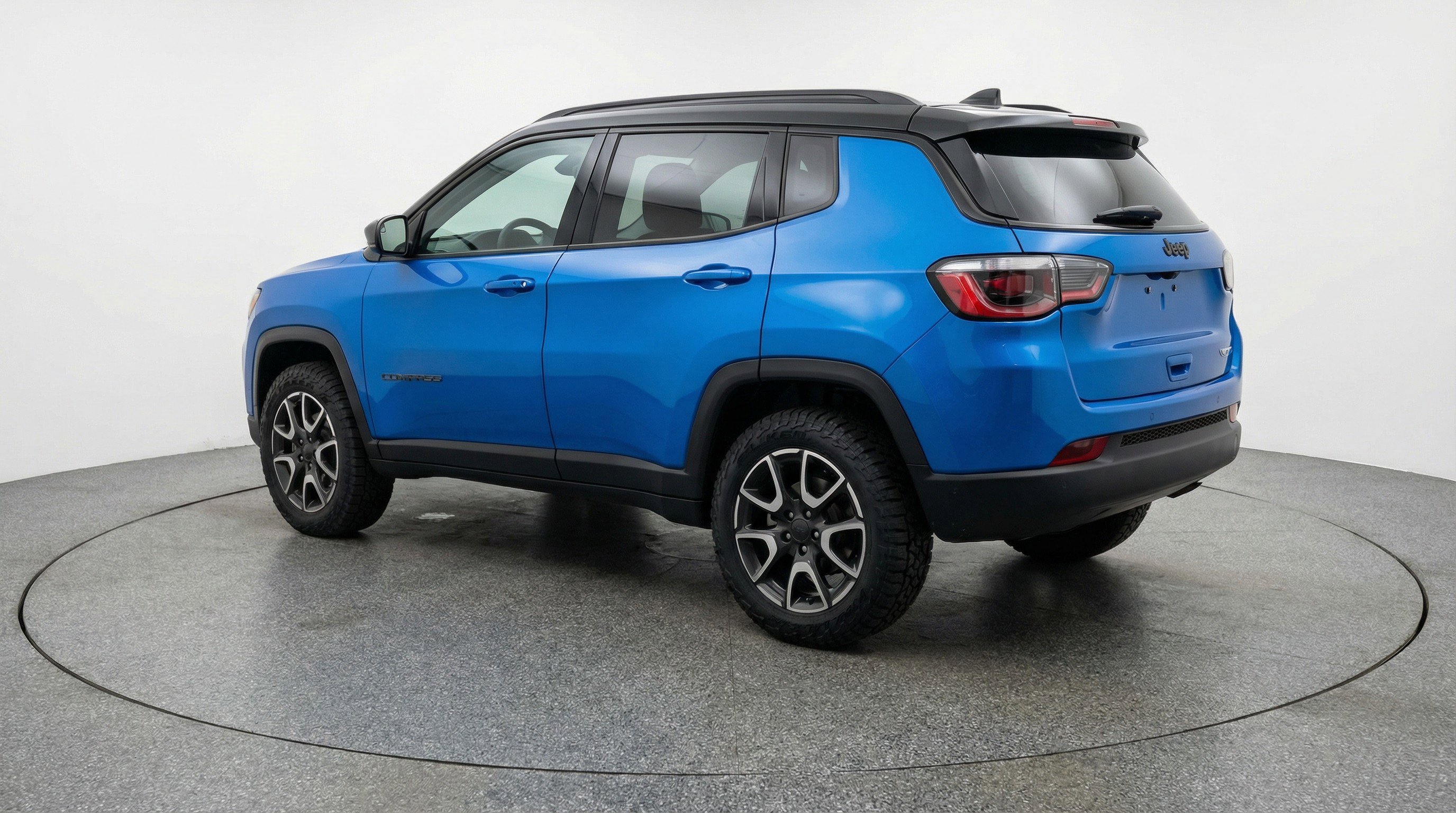 Used 2025 Jeep Compass Trailhawk image 6