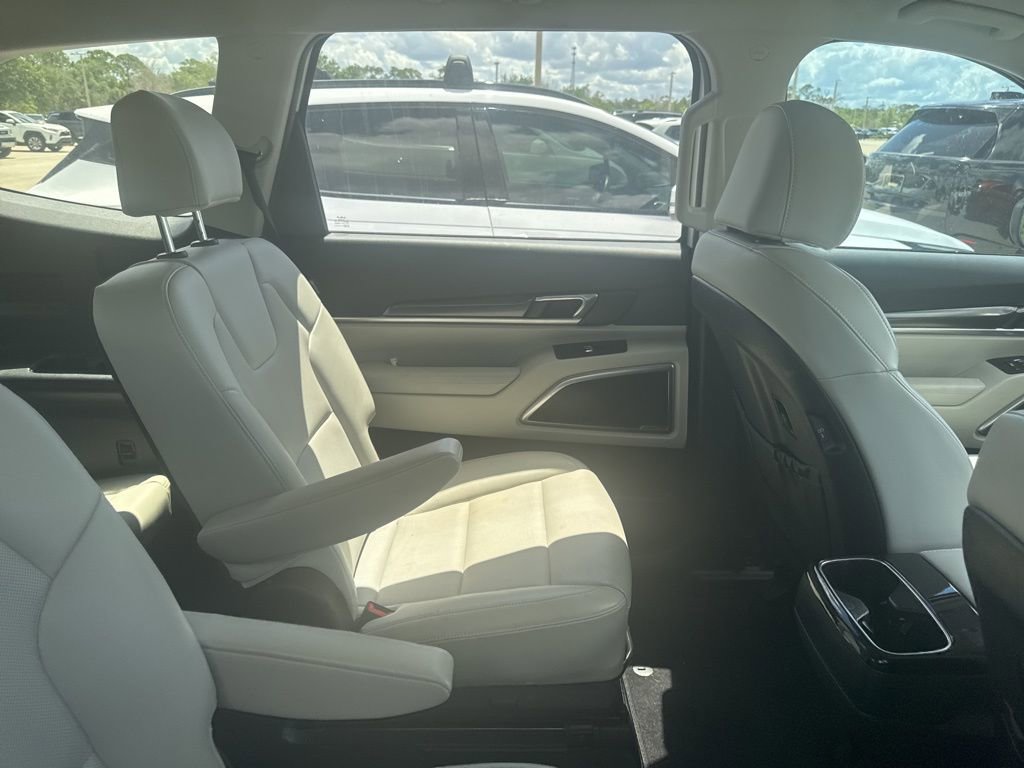 Used 2024 Kia Telluride S image 13