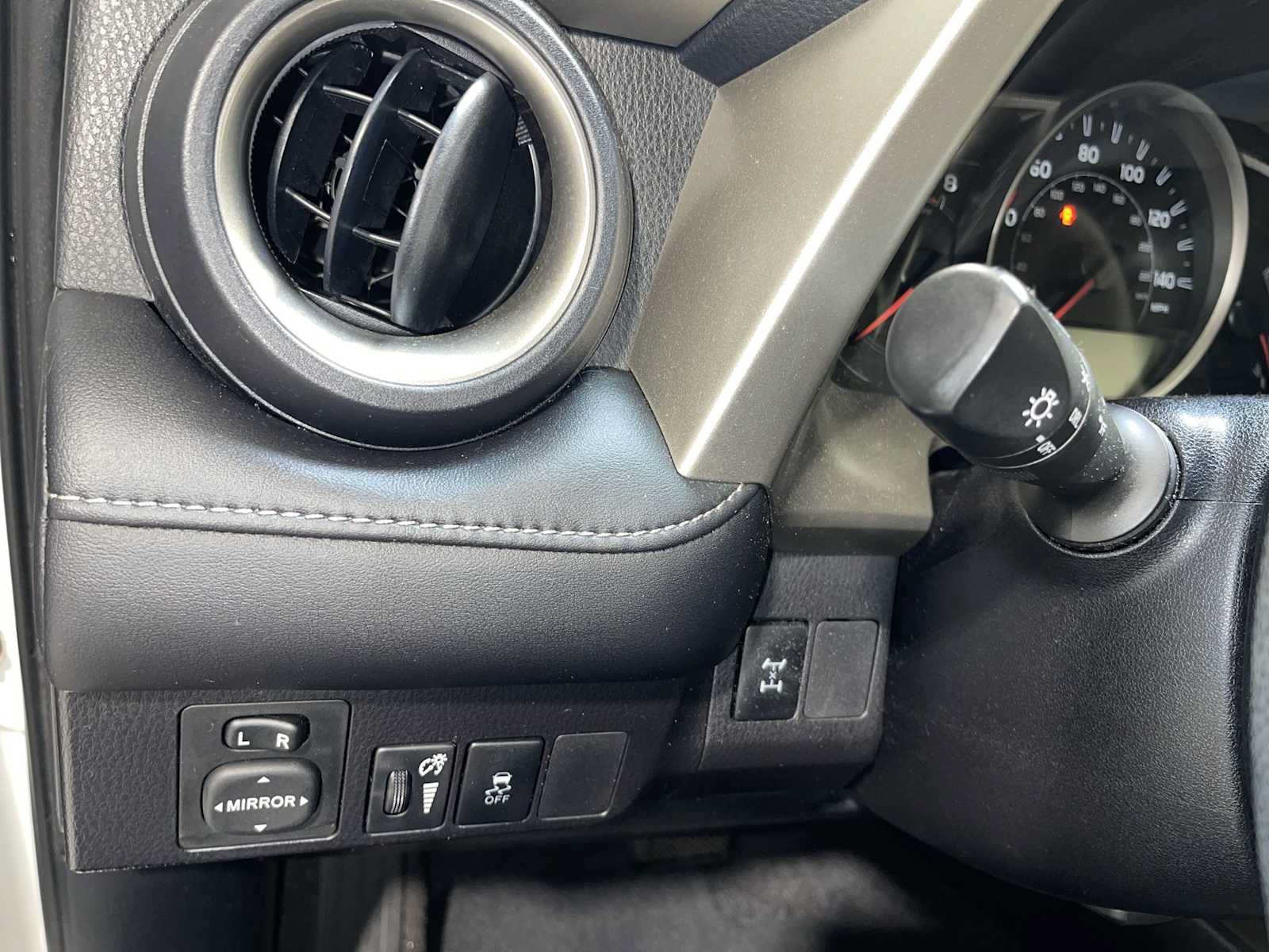 Used 2015 Toyota RAV4 XLE AWD/4WD image 24