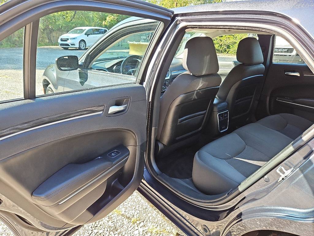 Used 2018 Chrysler 300 Touring image 19