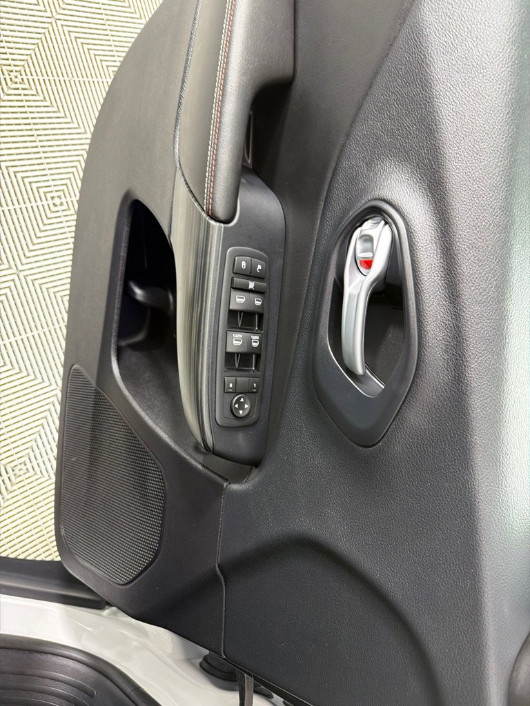 Used 2016 Jeep Cherokee 75th Anniversary image 11