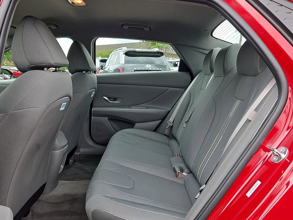 Certified 2025 Hyundai Elantra Sport FWD image 9