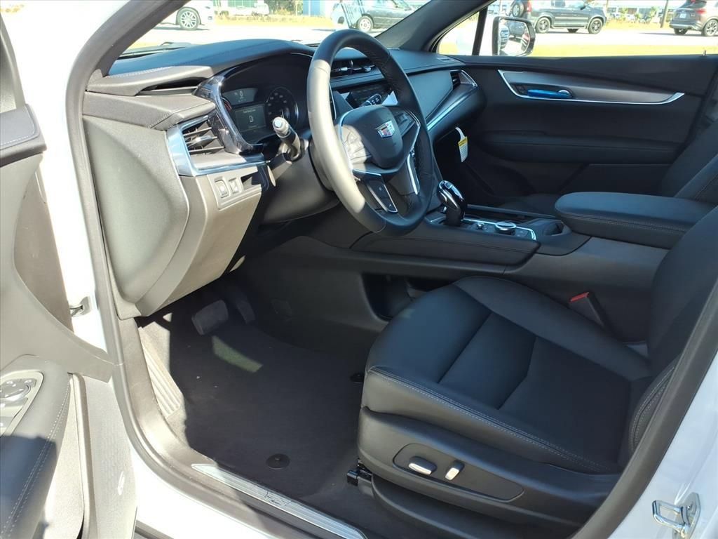 New 2026 Cadillac XT5 Luxury image 9