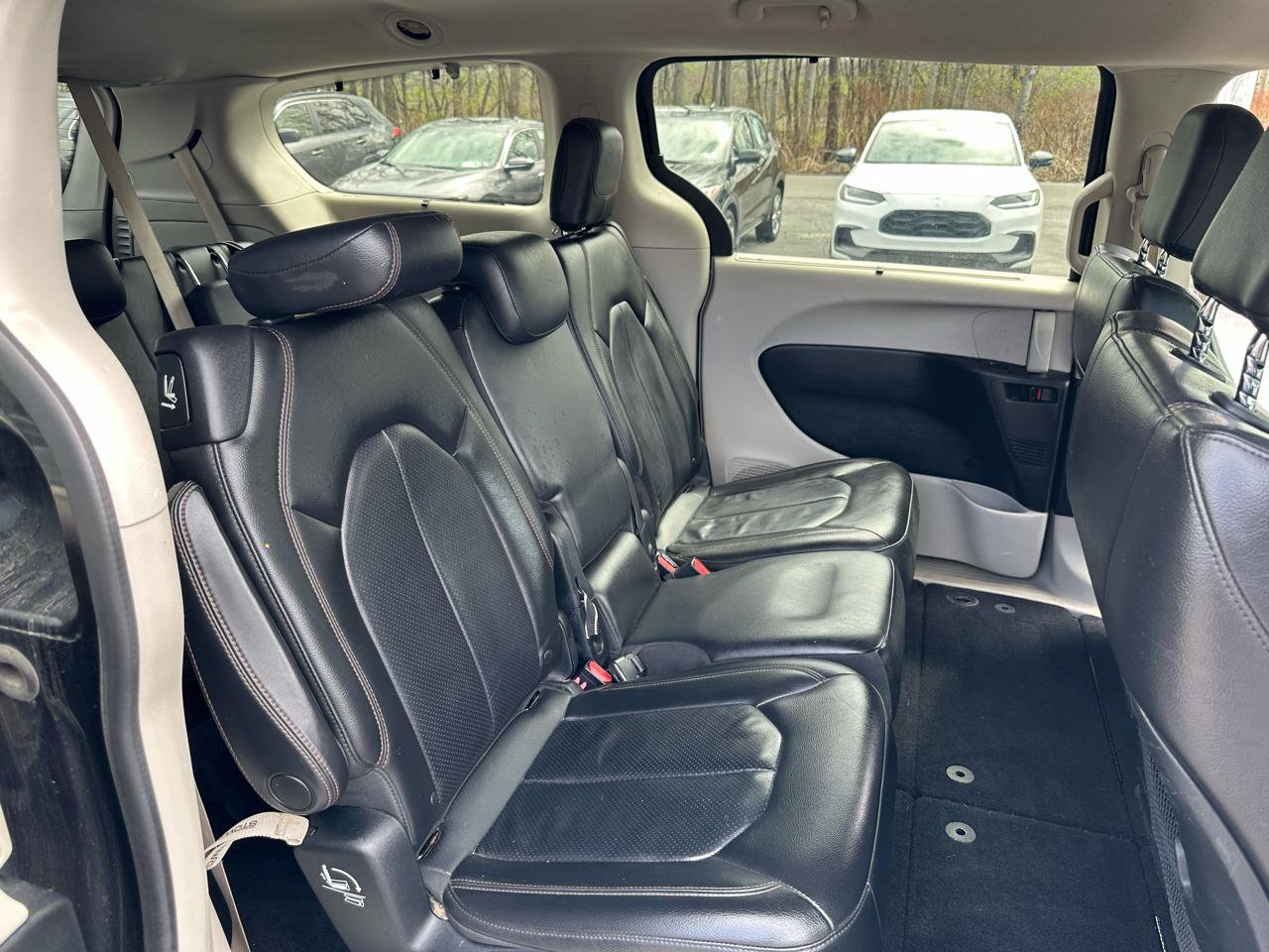 Used 2018 Chrysler Pacifica Touring-L image 17