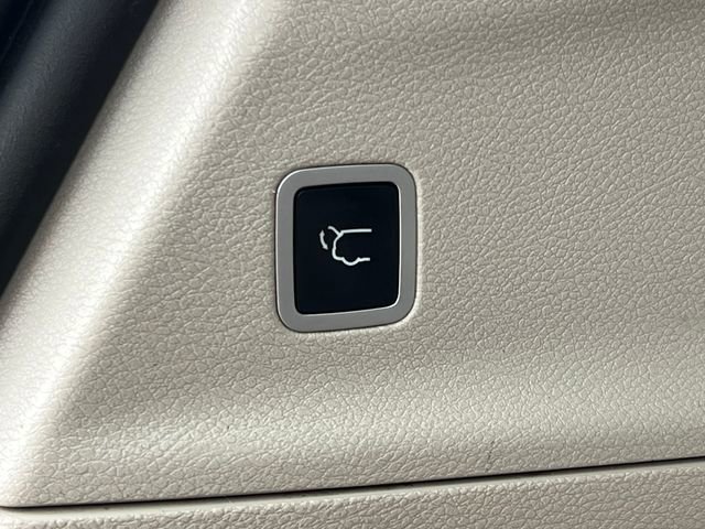 Used 2018 Chrysler Pacifica Touring-L image 36