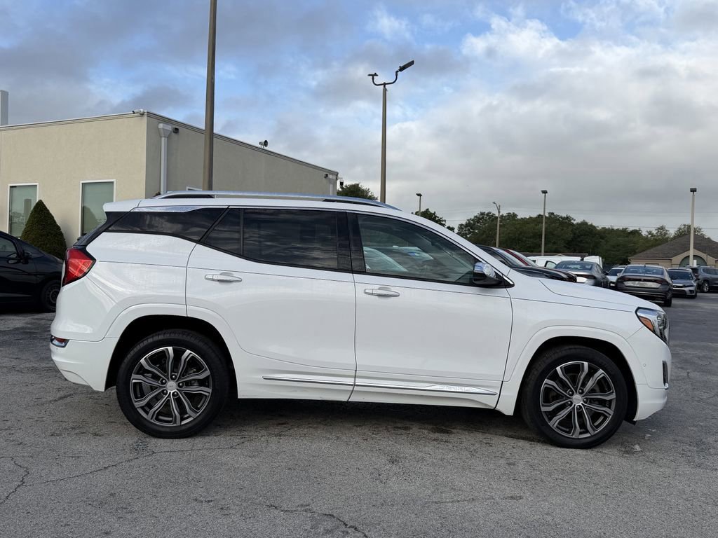 Used 2019 GMC Terrain Denali w/ Advanced Safety Package FWD image 4
