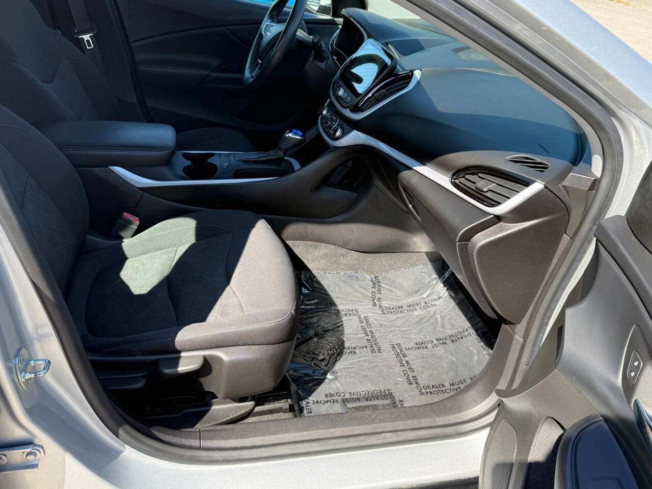 Used 2017 Chevrolet Volt LT FWD image 16
