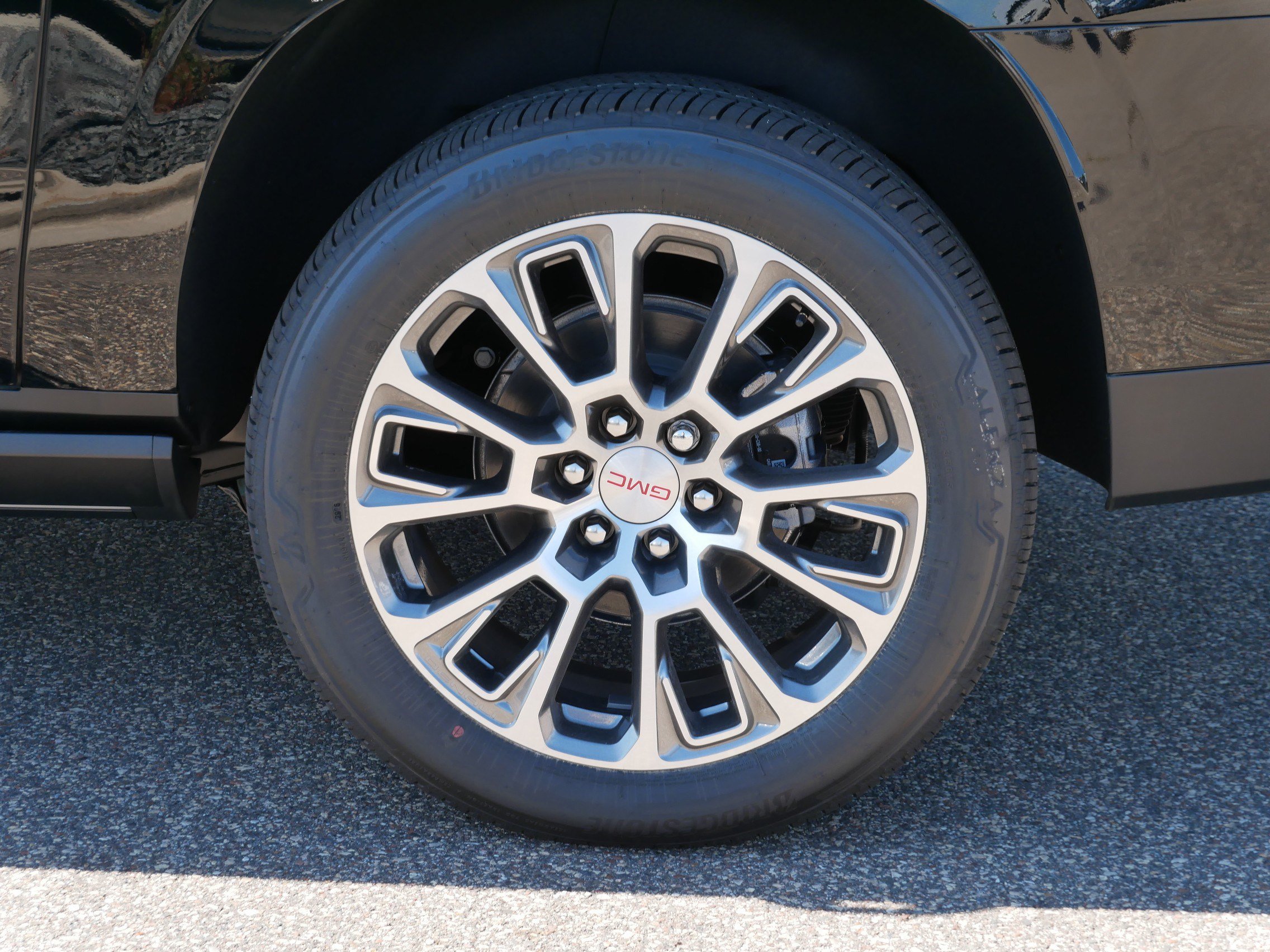 New 2026 GMC Yukon XL Denali w/ Denali Reserve Package AWD/4WD image 3