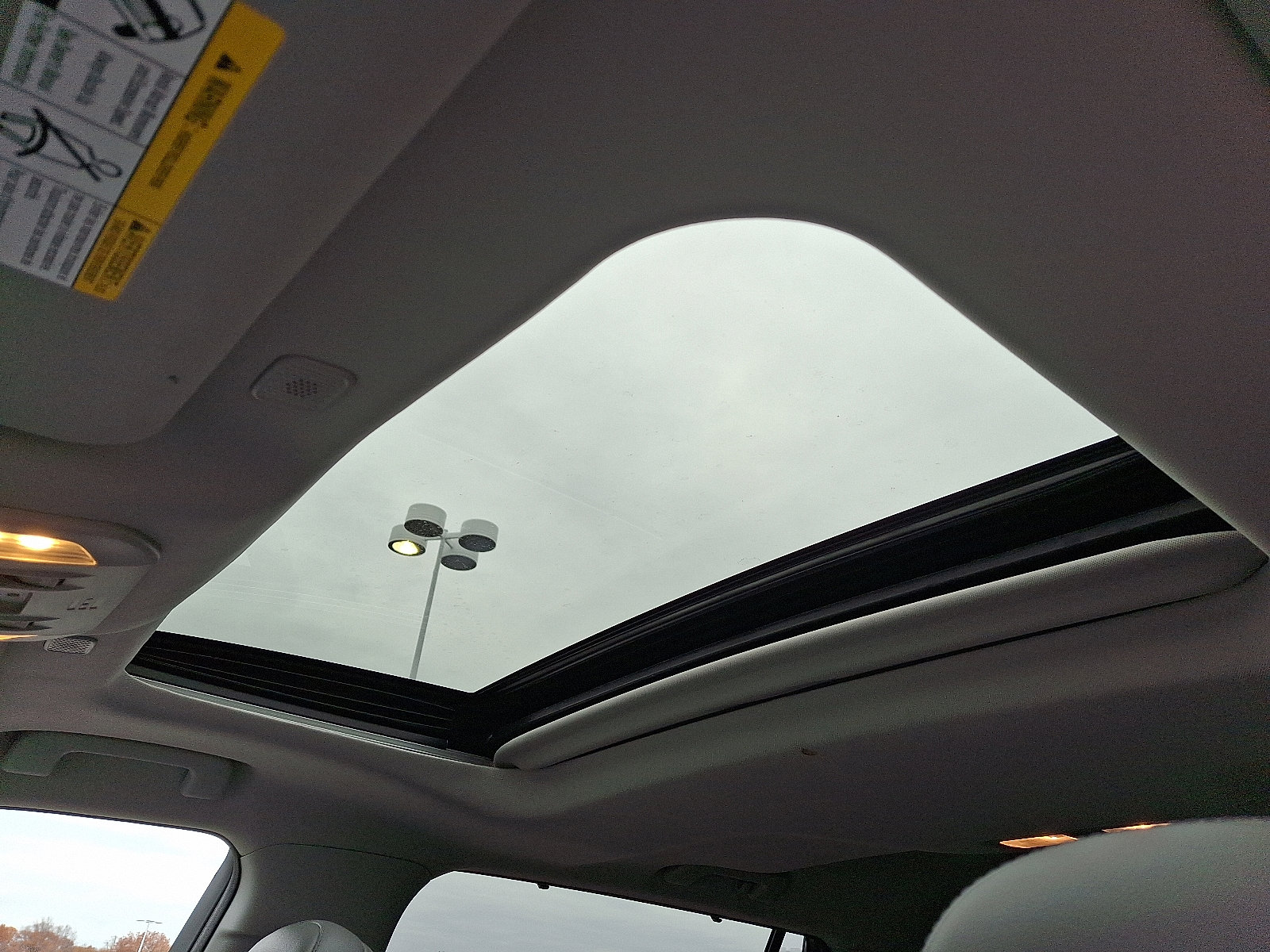 Used 2023 Toyota Highlander Limited image 15