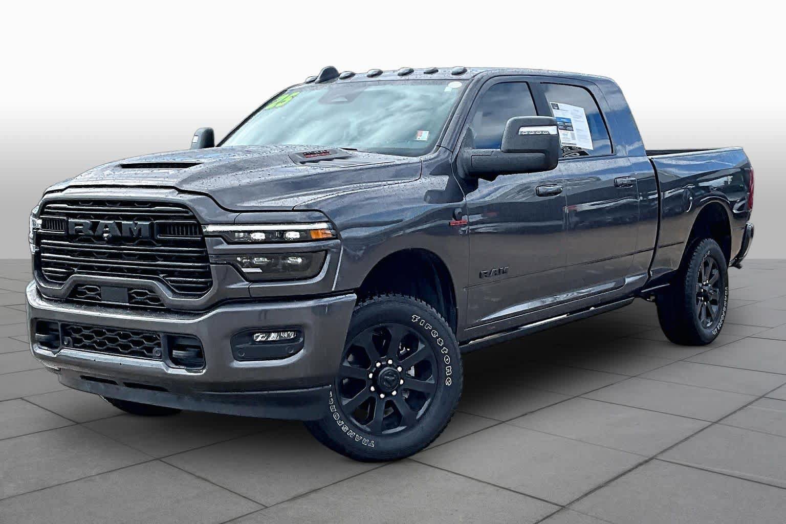 Used 2025 RAM 2500 Laramie AWD/4WD image 2