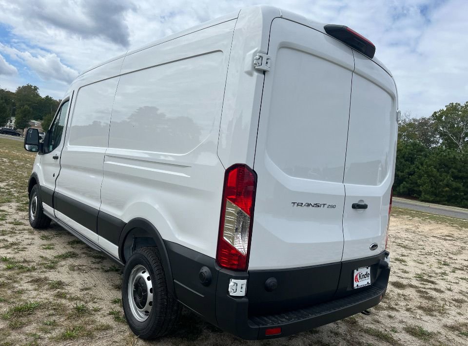 New 2025 Ford Transit 250 148 Medium Roof image 18