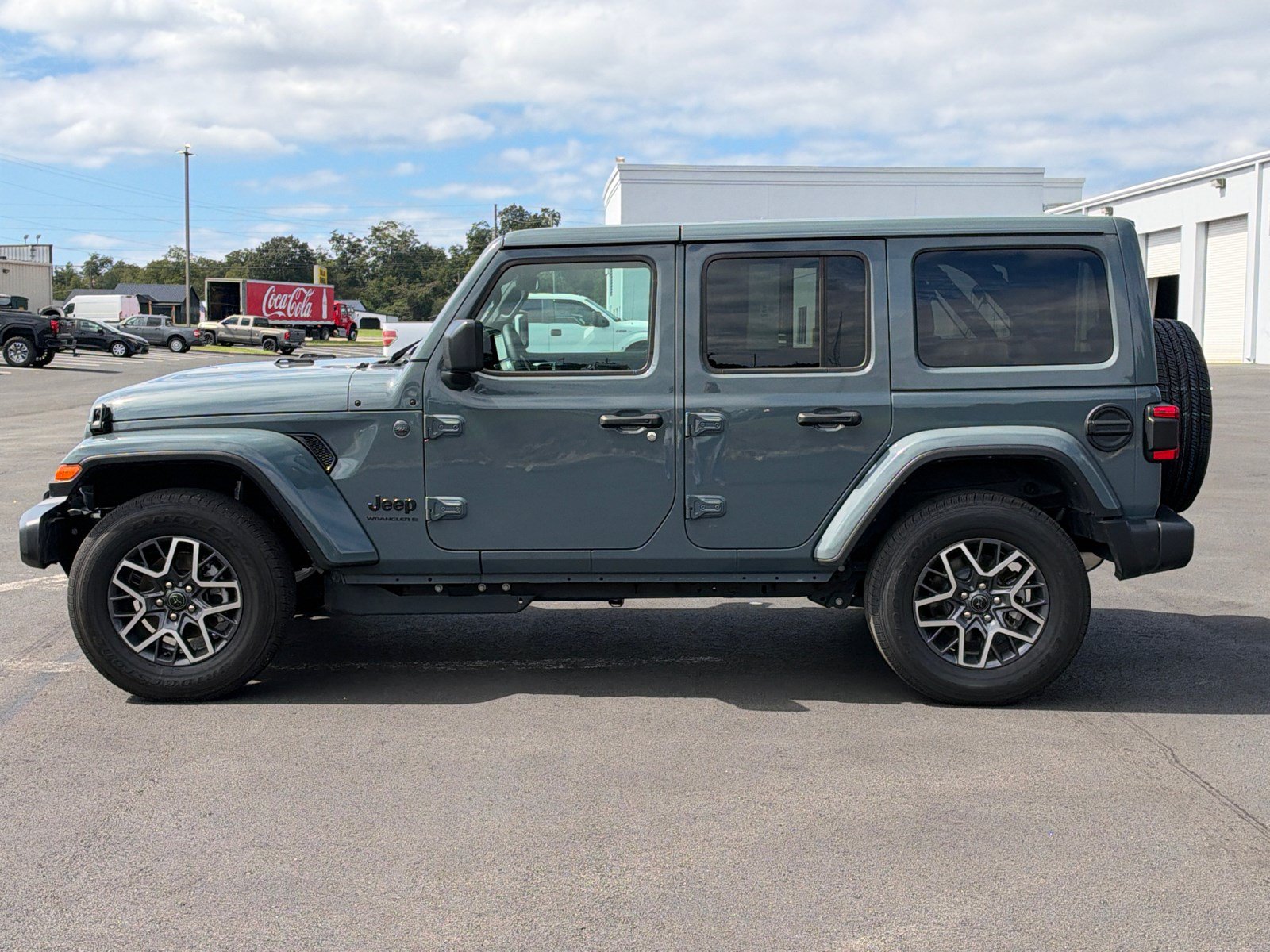Used 2026 Jeep Wrangler Unlimited Sahara AWD/4WD image 8